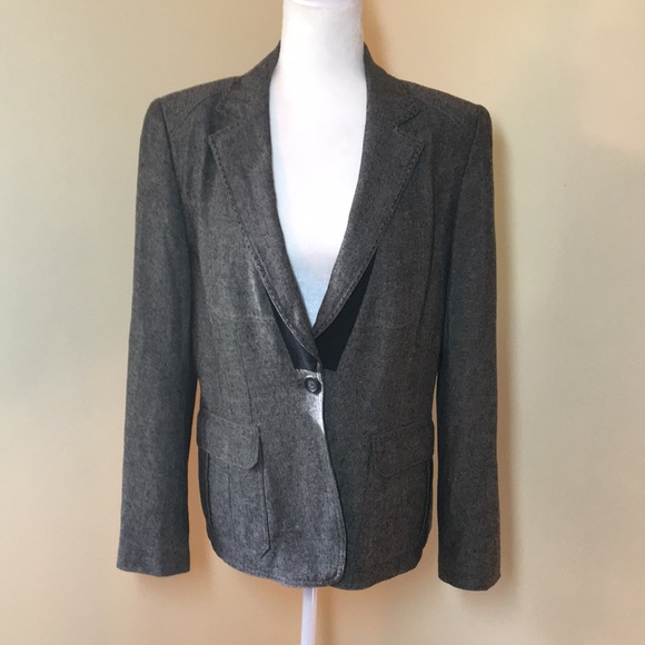 Elie Tahari Jackets & Blazers - Elie Tahari blazer.